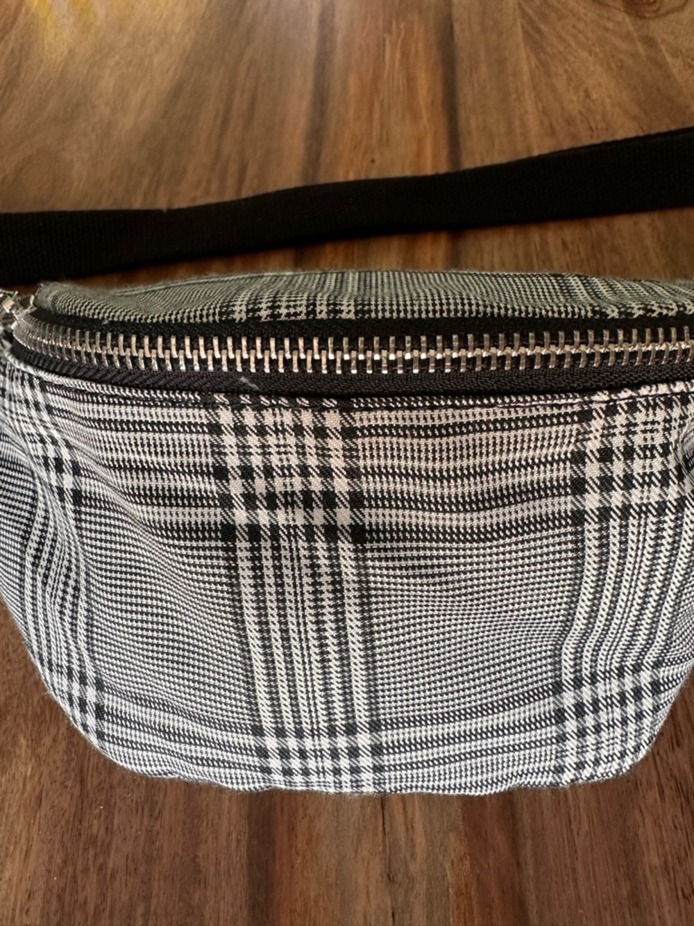 Fanny pack belt bag black & white plaid Stripes Waist Bag NWOT zipper Forever 21 - Picture 4 of 17